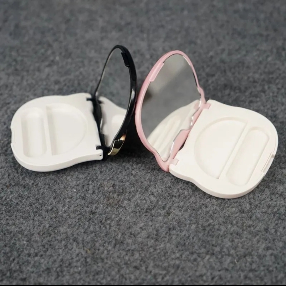 Hello Kitty Mirror Compact - Picture 7 of 15